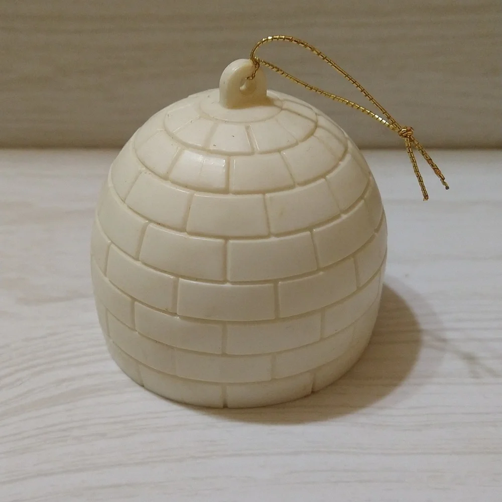 Vintage Avon Eskimo Igloo Christmas Ornament - Picture 3 of 5